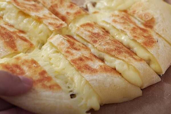 Cheesy Potato Bread with No Yeast and No Oven, homemade and freshly served