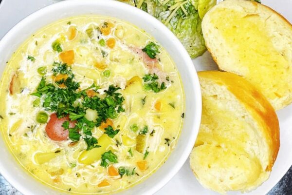 One-Pot Chicken Pot Pie Soup, homemade and freshly served