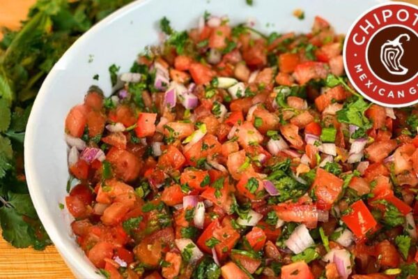 Chipotle Mild Tomato Salsa Copycat, homemade and freshly served