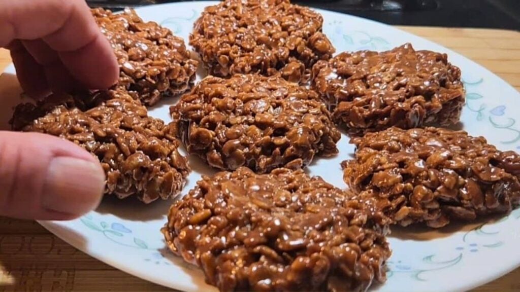5-Ingredient Chocolate Caramel Crispy Cookies, homemade and freshly served
