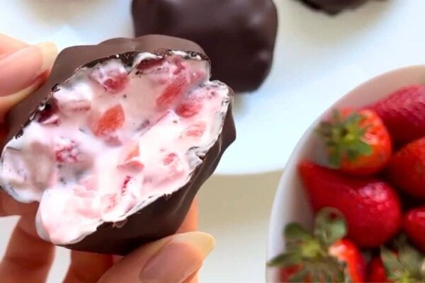 Chocolate Strawberry Bites, homemade and freshly served
