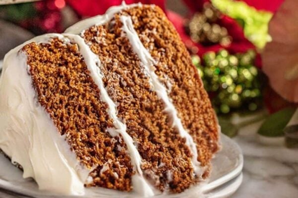 Christmas Gingerbread Cake, homemade and freshly served