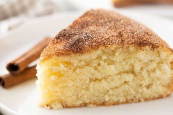 Easy Cinnamon Breakfast Cake, homemade and freshly served