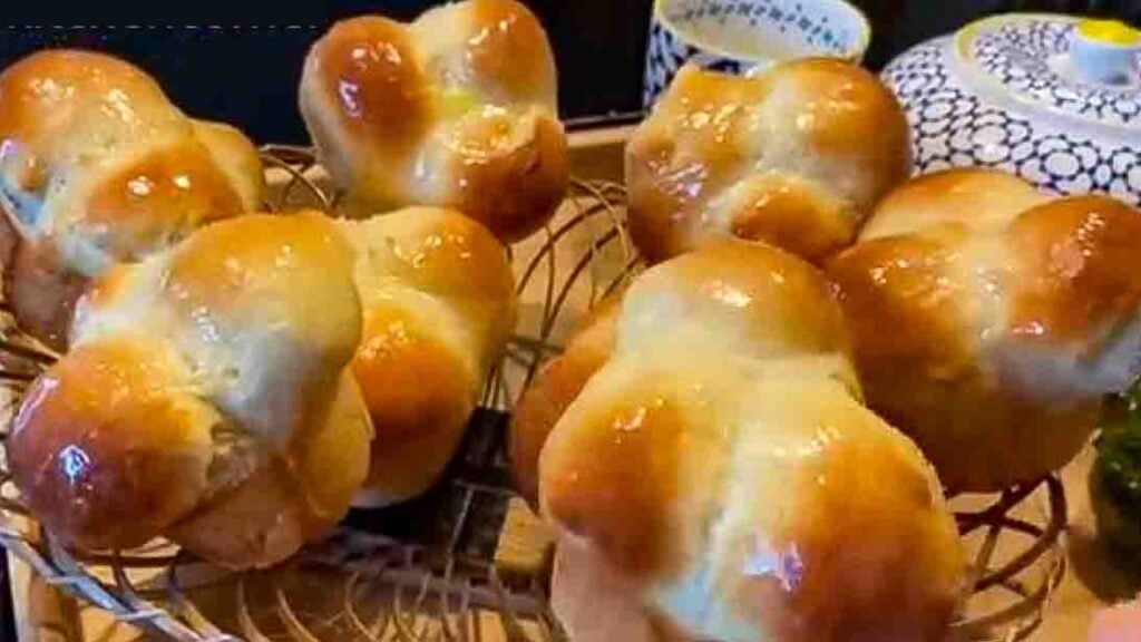 Soft & Fluffy Cloverleaf Bread, homemade and freshly served