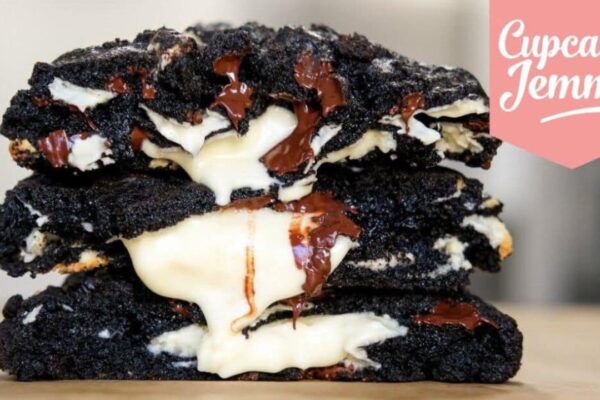 Cookies and Cream New York Style Cookies, homemade and freshly served