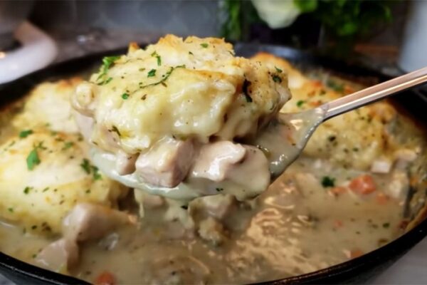 One-Pot Creamy Chicken and Biscuits Casserole, homemade and freshly served