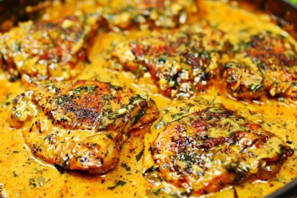 Creamy Garlic Chicken, homemade and freshly served