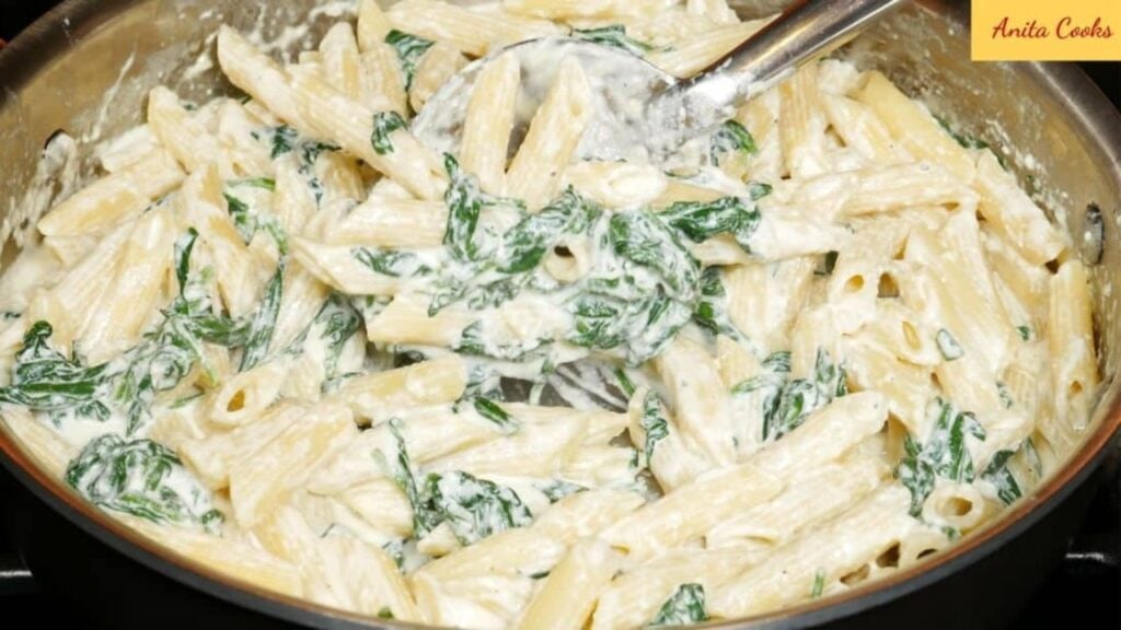 Creamy Spinach Pasta, homemade and freshly served