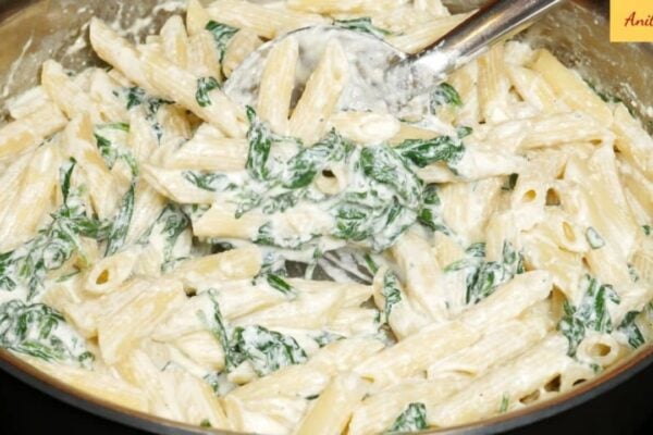 Creamy Spinach Pasta, homemade and freshly served
