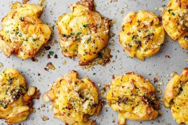 Crispy Garlic Butter Smashed Potatoes, homemade and freshly served