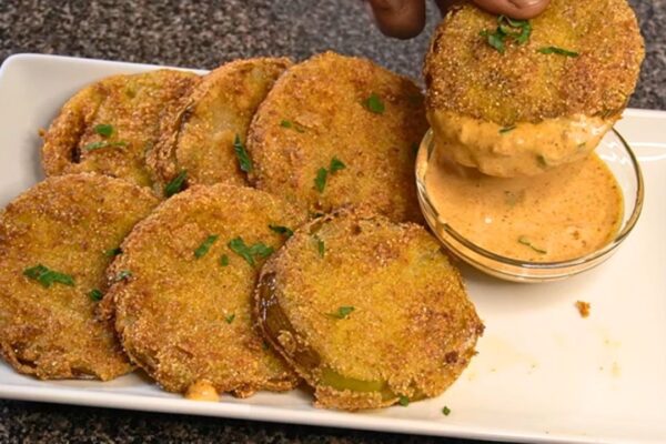 Crispy Southern Fried Green Tomatoes, homemade and freshly served