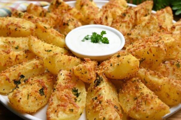 Crispy Wedge Potatoes, homemade and freshly served