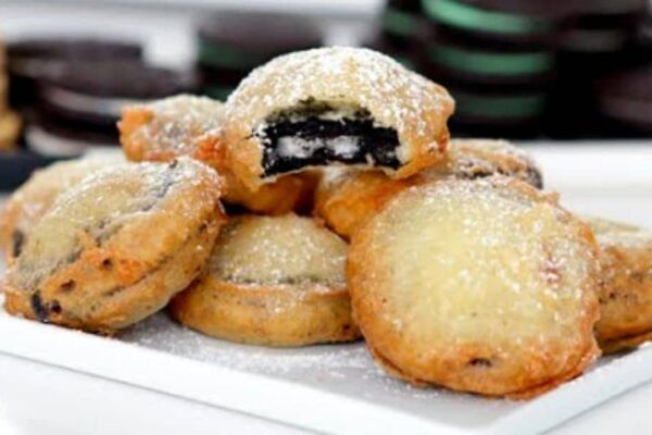 Delicious Deep-Fried Oreos, homemade and freshly served