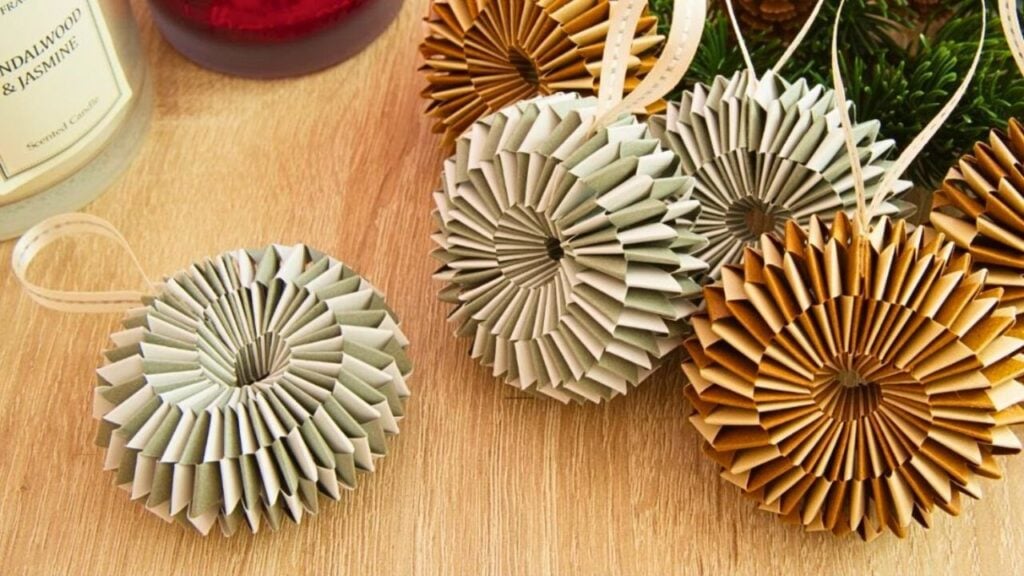 Finished DIY Christmas Paper Ornament, a completed DIY project