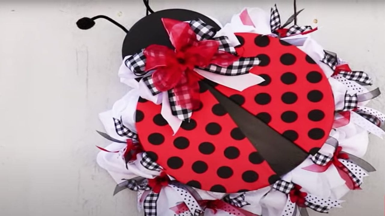 DIY Dollar Tree Ladybug Wreath - DIY Joy