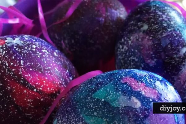 DIY Galaxy Easter Eggs, homemade and freshly served