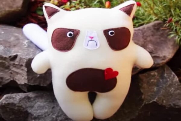 Finished DIY Grumpy Cat Plushy, a completed DIY project