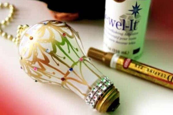 Finished She Makes A Super Cool Hot Air Balloon Ornament Out Of A Light Bulb (Watch!), a completed DIY project