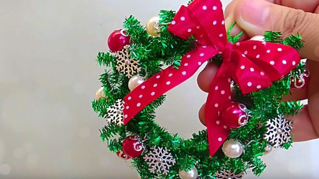 Finished DIY Mini Ornament Wreaths Out Of Pipe Cleaners, a completed DIY project