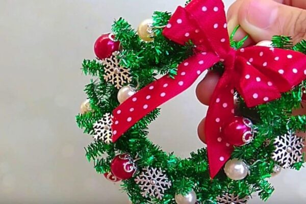 Finished DIY Mini Ornament Wreaths Out Of Pipe Cleaners, a completed DIY project