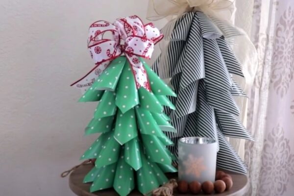 a Christmas Tree from Wrapping Paper and Cardboard Tubes, homemade and freshly served