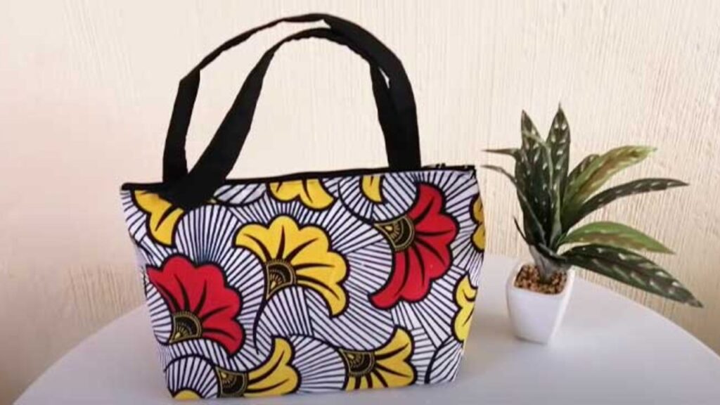 DIY Wide Bottom Tote Bag With One Piece Of Fabric, homemade and freshly served