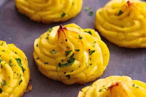 Easy Duchess Potatoes, homemade and freshly served