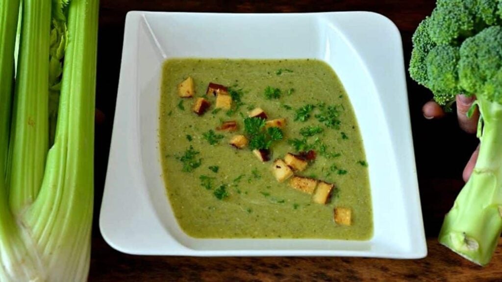 Easy and Delicious Broccoli Soup, homemade and freshly served