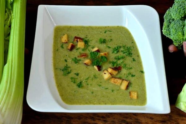 Easy and Delicious Broccoli Soup, homemade and freshly served