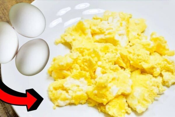 Easy 1-Minute Microwaved Fluffy Scrambled Eggs, homemade and freshly served
