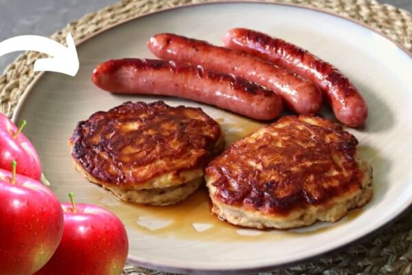 Easy Apple Fritter Pancakes, homemade and freshly served