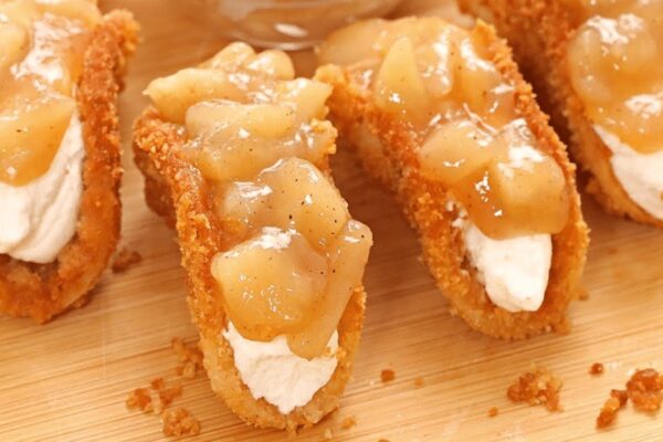 Easy Apple Pie Cheesecake Tacos, homemade and freshly served