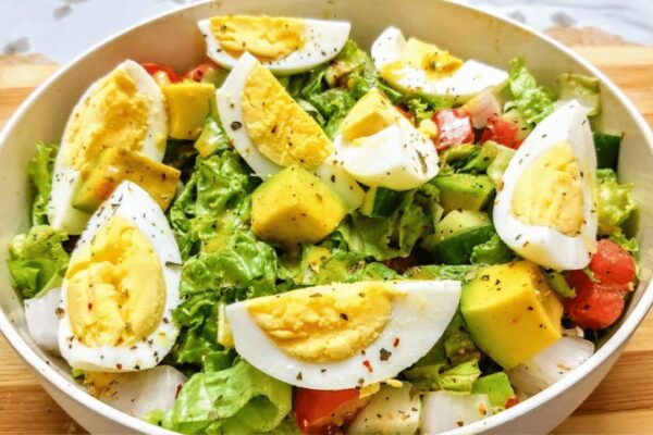 Easy & Healthy Avocado Egg Salad, homemade and freshly served