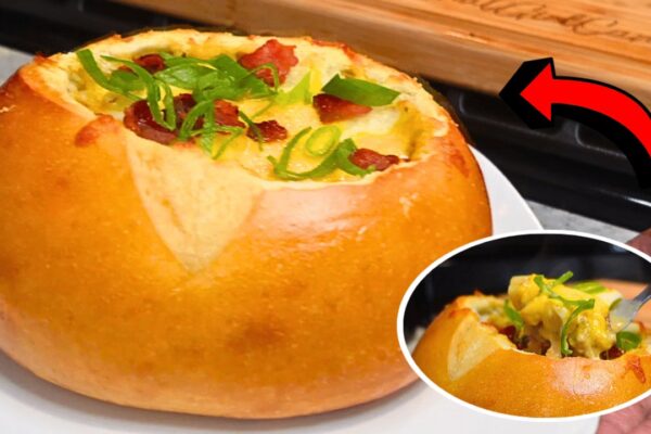 Easy Bacon Cheeseburger Soup Bread Bowl, homemade and freshly served