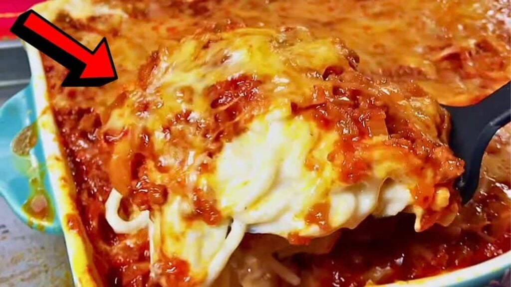 Cheesy Baked Alfredo Spaghetti Casserole, homemade and freshly served