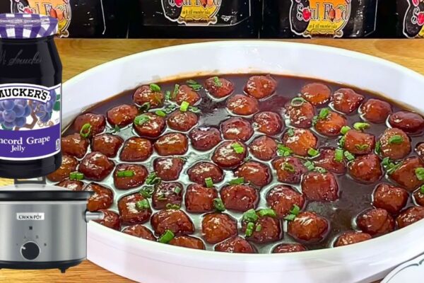 Easy Crockpot BBQ Grape Jelly Meatballs, homemade and freshly served