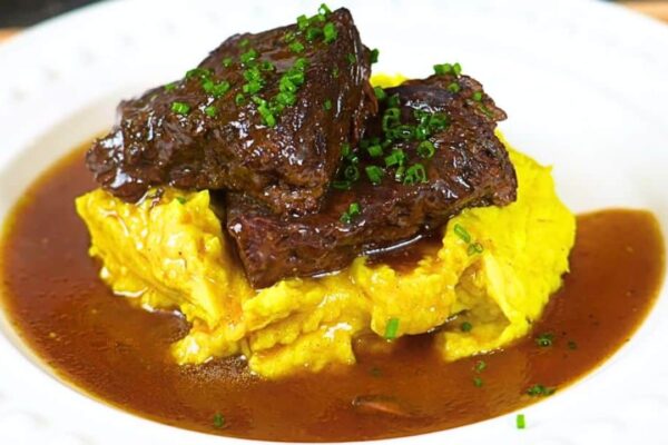 Easy Beef Short Ribs with Curry Mashed Potatoes, homemade and freshly served
