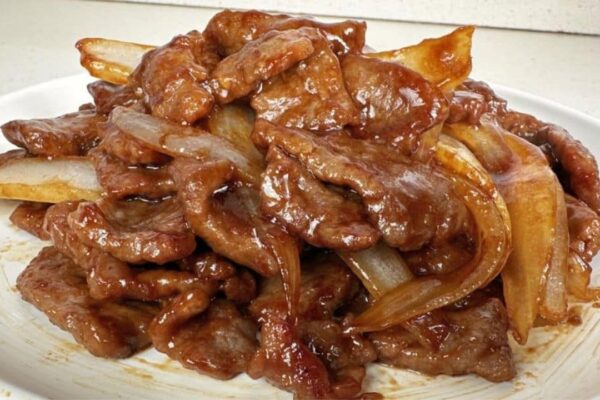 Tender and Juicy Beef and Onion Stir Fry, homemade and freshly served