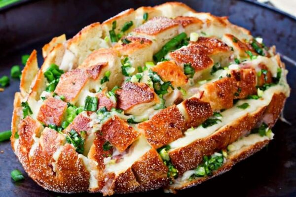 Easy 5-Ingredient Bloomin’ Onion Bread, homemade and freshly served