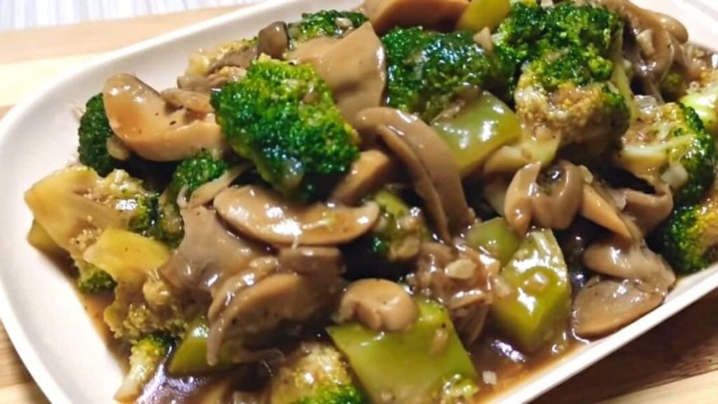 Easy Broccoli Mushroom in Garlic Sauce, homemade and freshly served