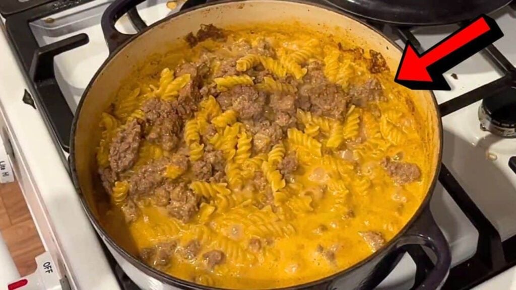 Super Easy Stovetop Cheeseburger Macaroni, homemade and freshly served