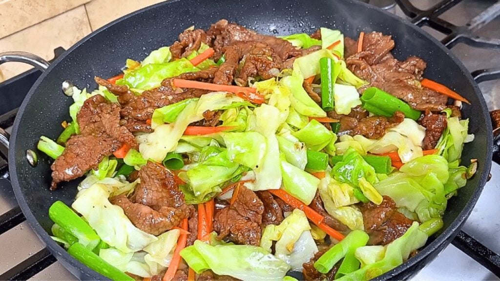 Easy Cabbage and Beef Stir-Fry, homemade and freshly served