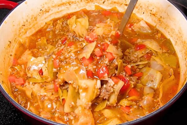 Easy Cabbage Roll Soup, homemade and freshly served