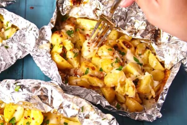 Easy Campfire Potatoes, homemade and freshly served