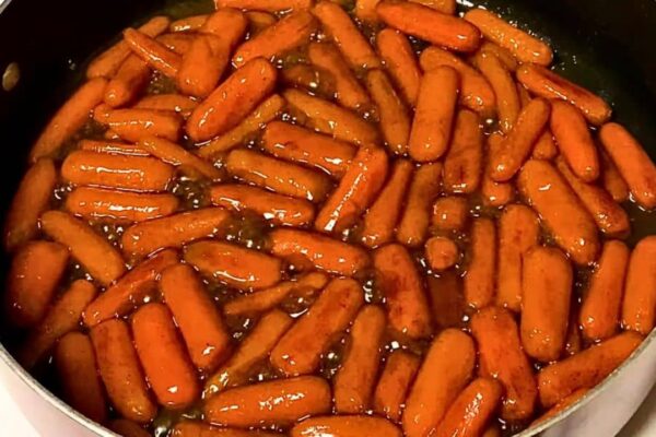 Easy 6-Ingredient Candied Carrots, homemade and freshly served