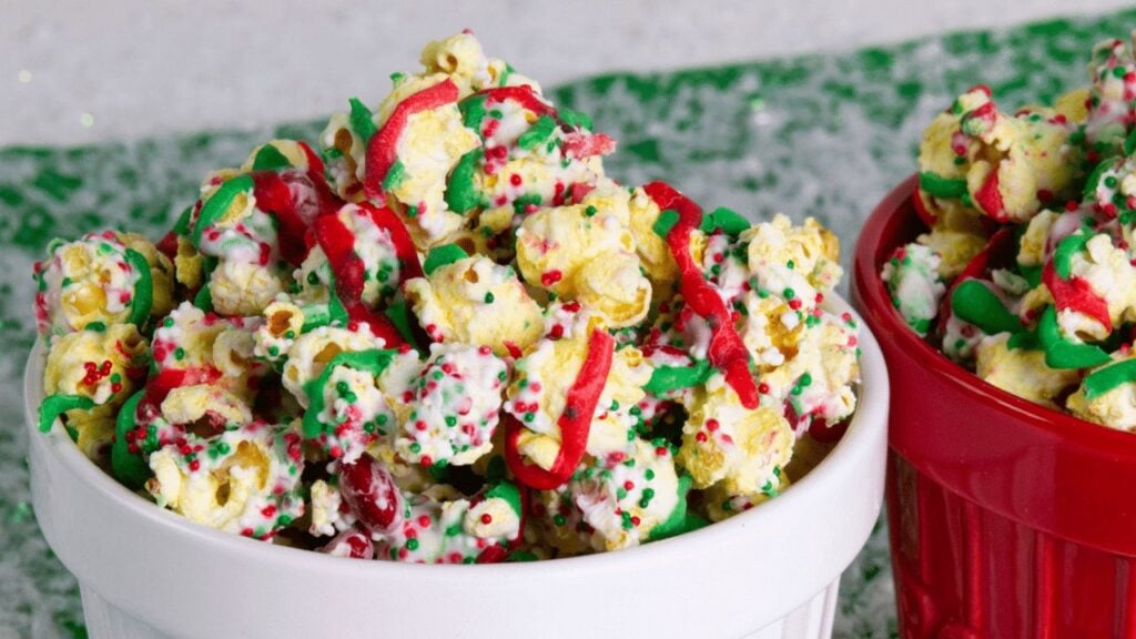 Easy Candy Cane Crunch Popcorn, homemade and freshly served
