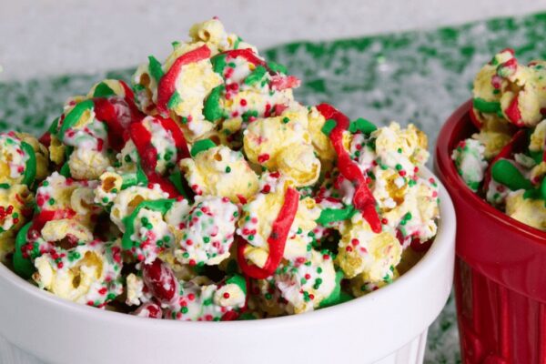 Easy Candy Cane Crunch Popcorn, homemade and freshly served