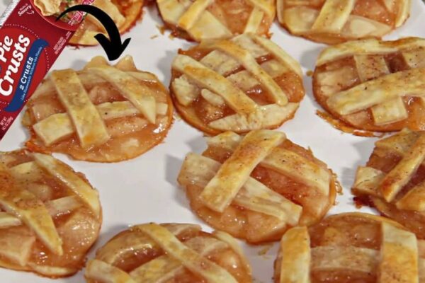 Super Easy Caramel Apple Pie Cookies, homemade and freshly served