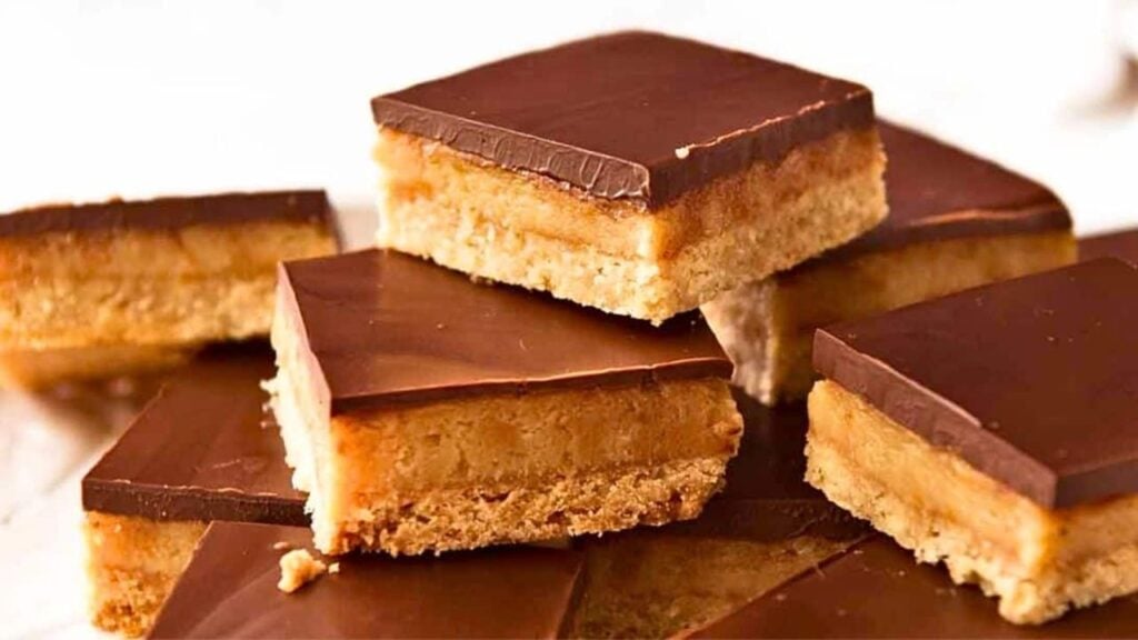 Super Easy and Delicious Caramel Bars, homemade and freshly served