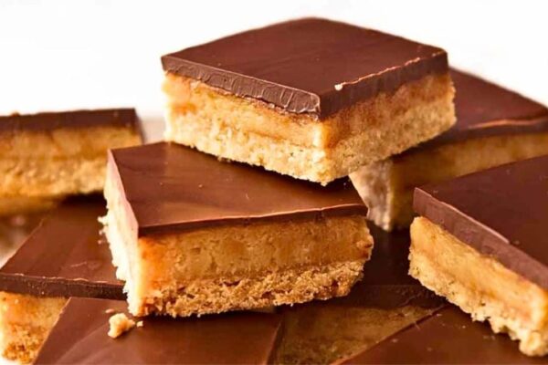 Super Easy and Delicious Caramel Bars, homemade and freshly served